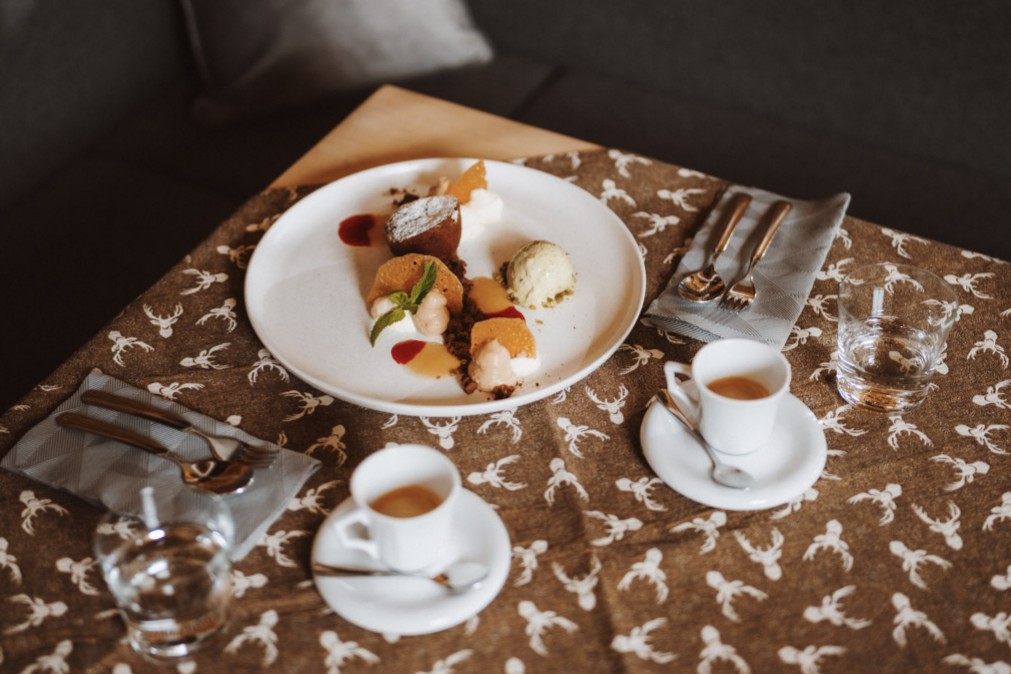 Nachspeise und zwei Espressi