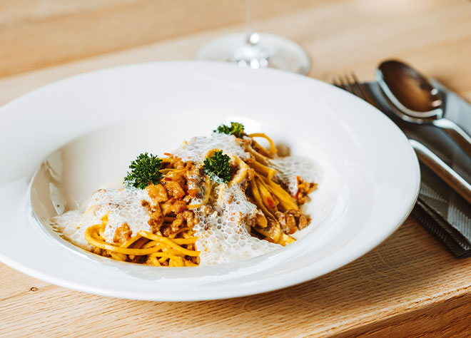 Fein angerichtete Pasta in der Areitlounge.